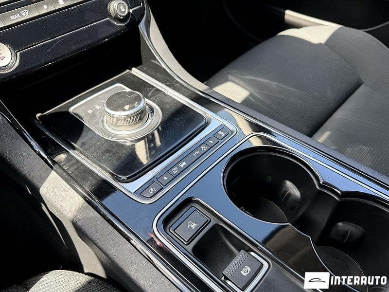 Jaguar XE 2017 — Миниатюра 11