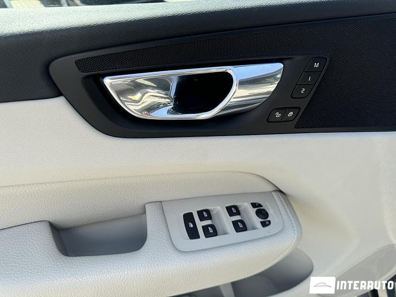 Volvo XC 60 2018 — Миниатюра 10