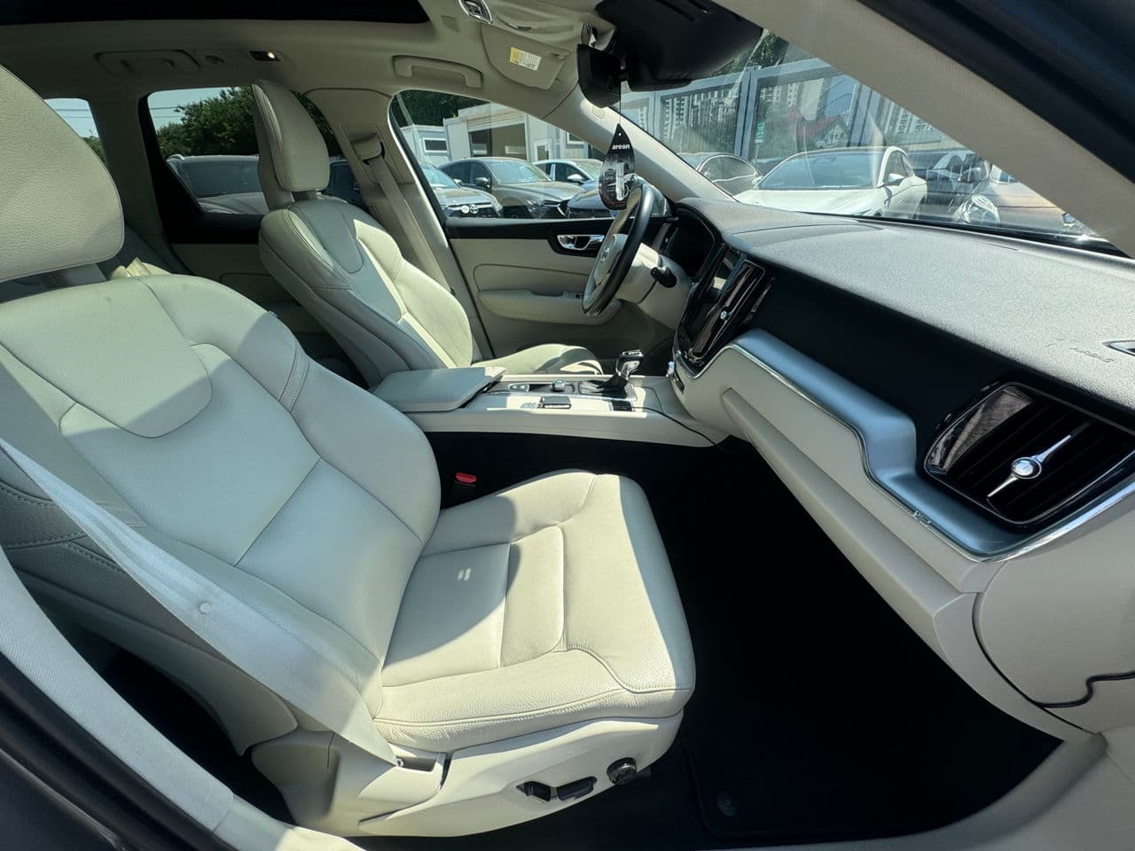 Volvo XC 60 2018 — Миниатюра 22