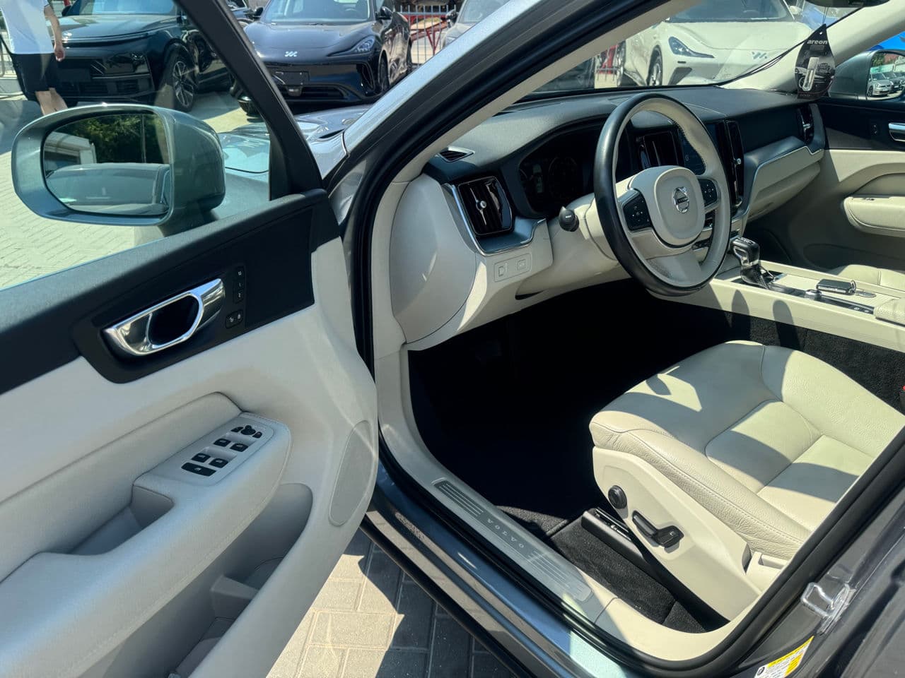 Volvo XC 60 2018 — Миниатюра 9