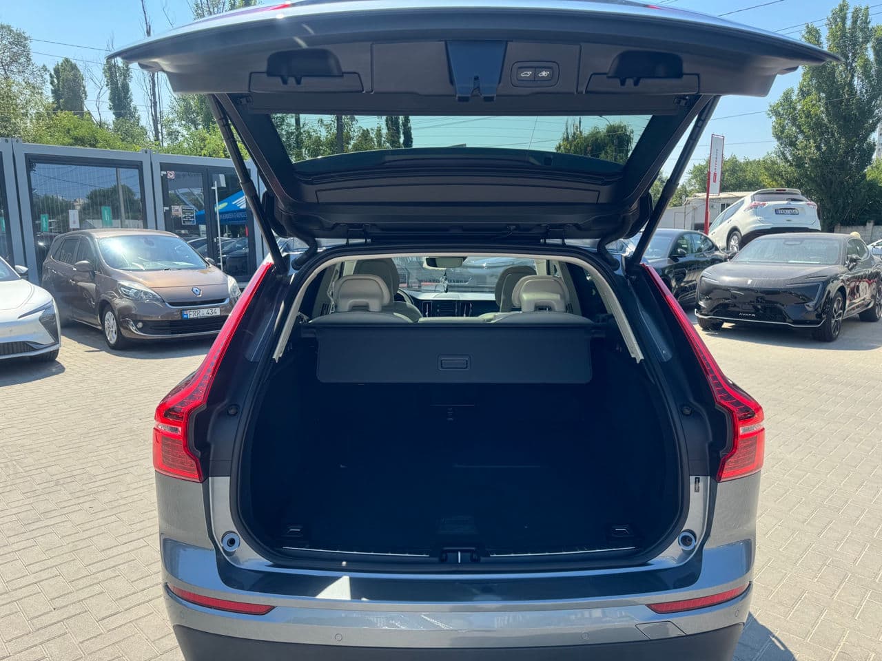 Volvo XC 60 2018 — Миниатюра 28