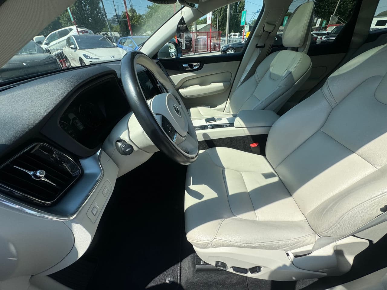 Volvo XC 60 2018 — Миниатюра 12