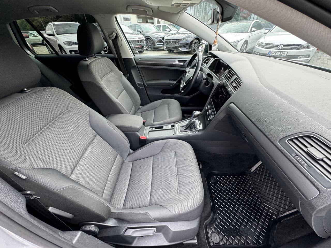 Volkswagen e-Golf 2019 — Миниатюра 22