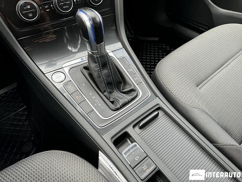 Volkswagen e-Golf 2019 — Миниатюра 19