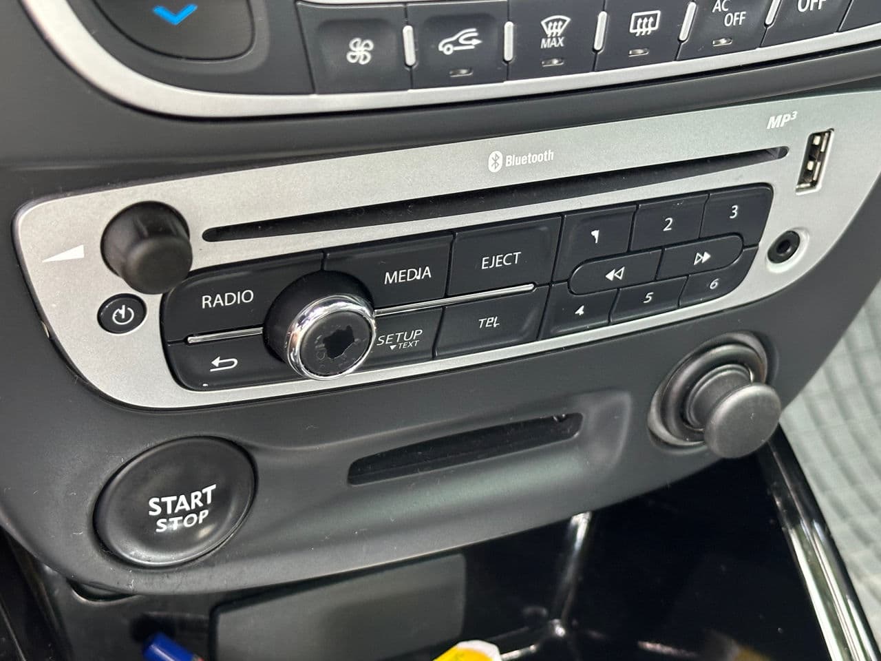 Renault Megane 2012 — Миниатюра 11
