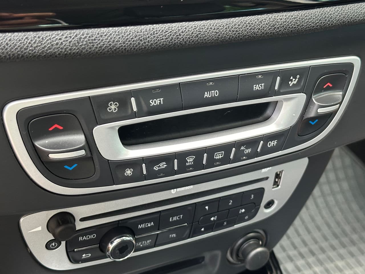 Renault Megane 2012 — Миниатюра 10