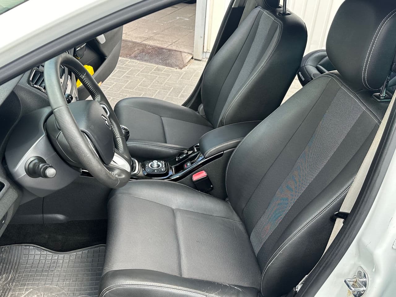 Renault Megane 2012 — Миниатюра 6