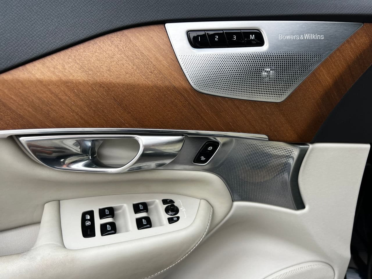 Volvo XC 90 2017 — Миниатюра 16