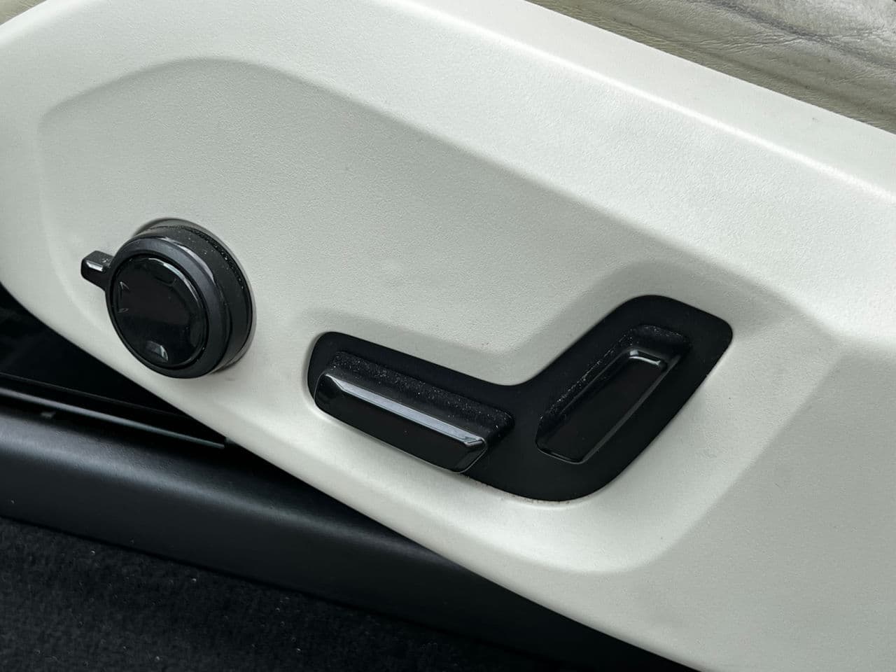Volvo XC 90 2017 — Миниатюра 17