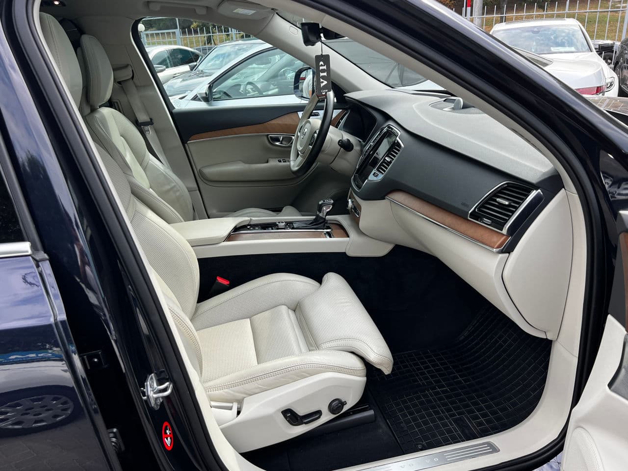 Volvo XC 90 2017 — Миниатюра 20