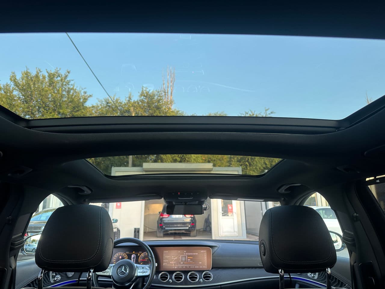 Mercedes E 220 2020 — Миниатюра 18