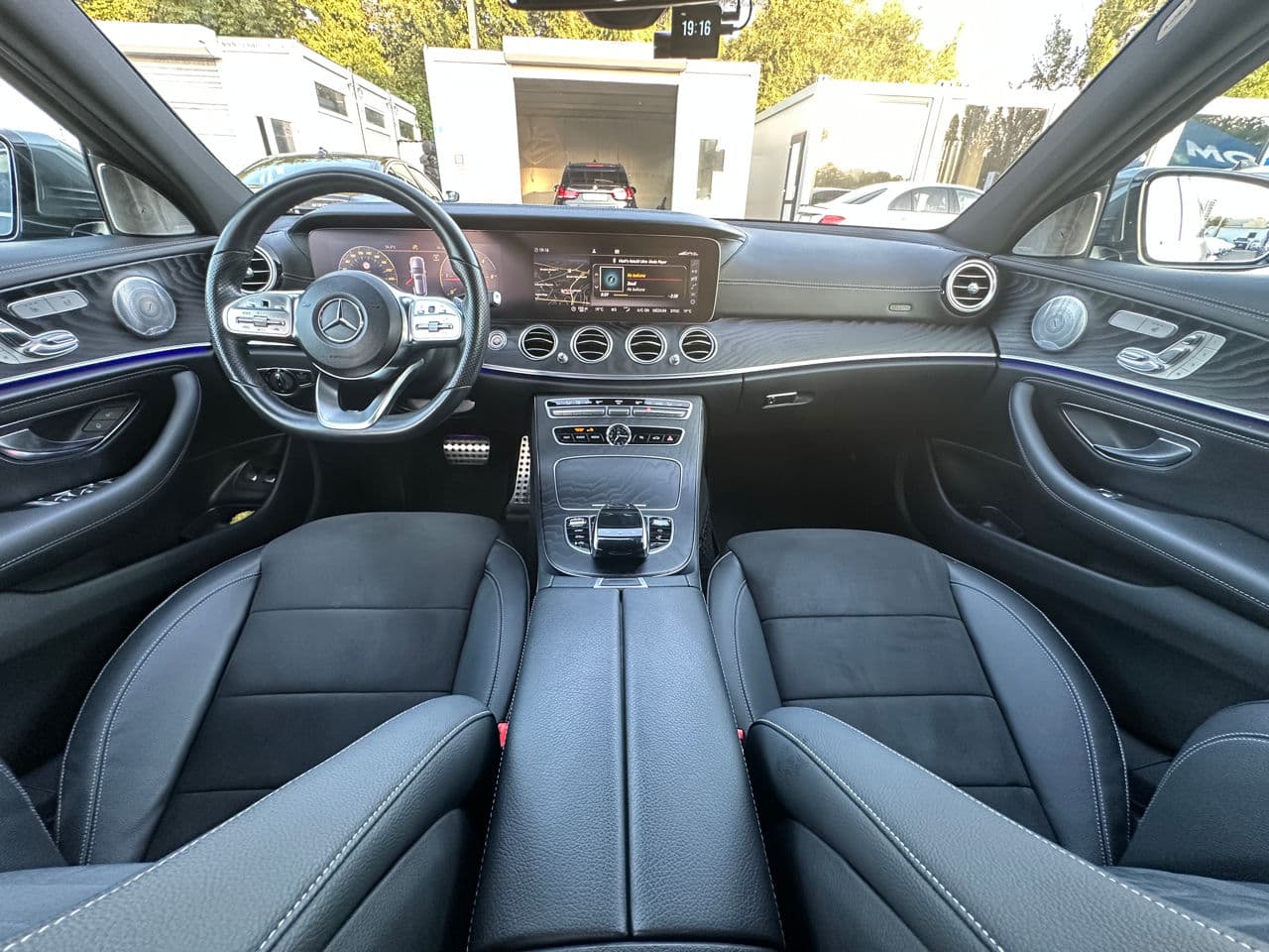 Mercedes E 220 2020 — Миниатюра 8