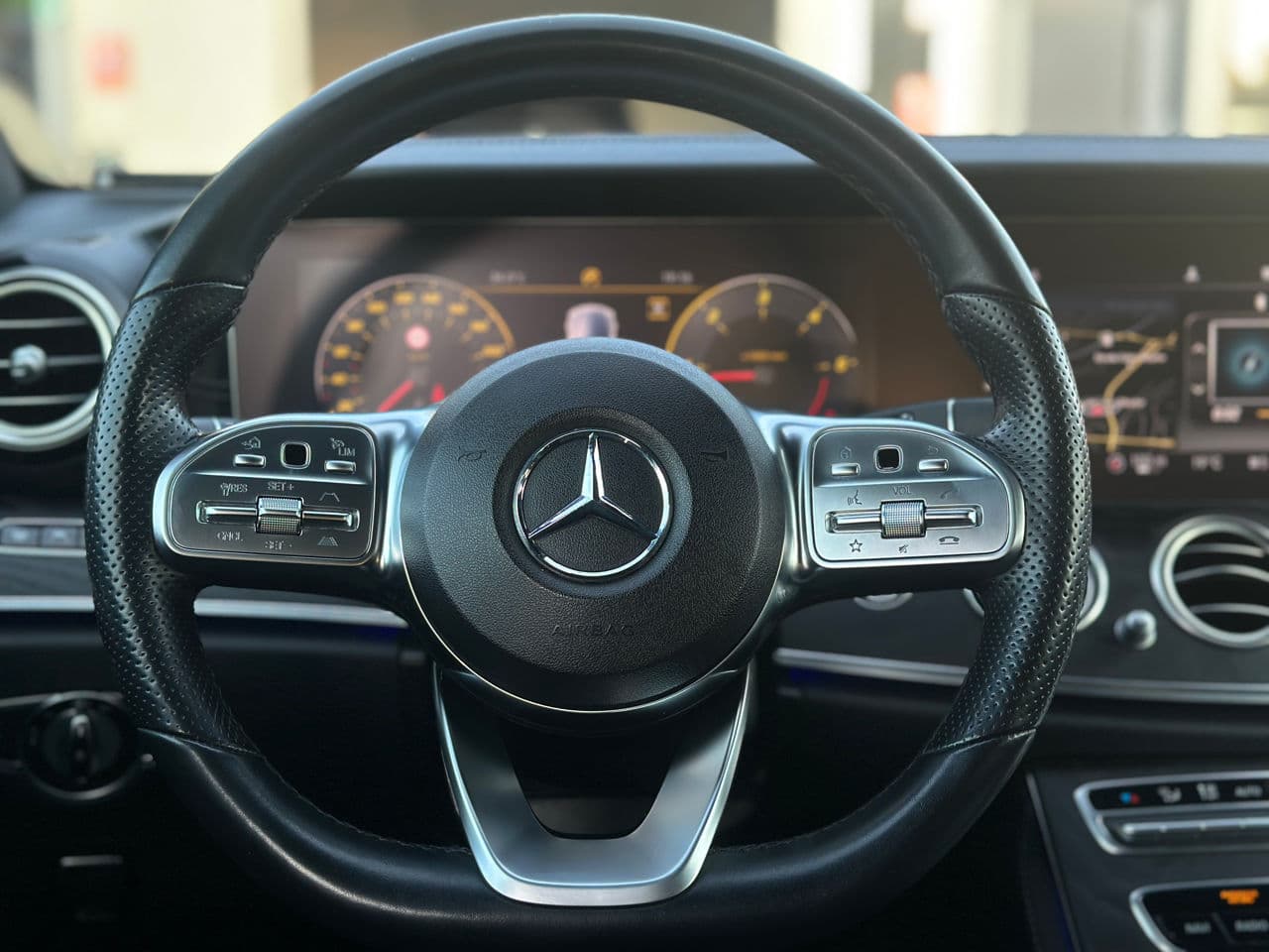 Mercedes E 220 2020 — Миниатюра 10