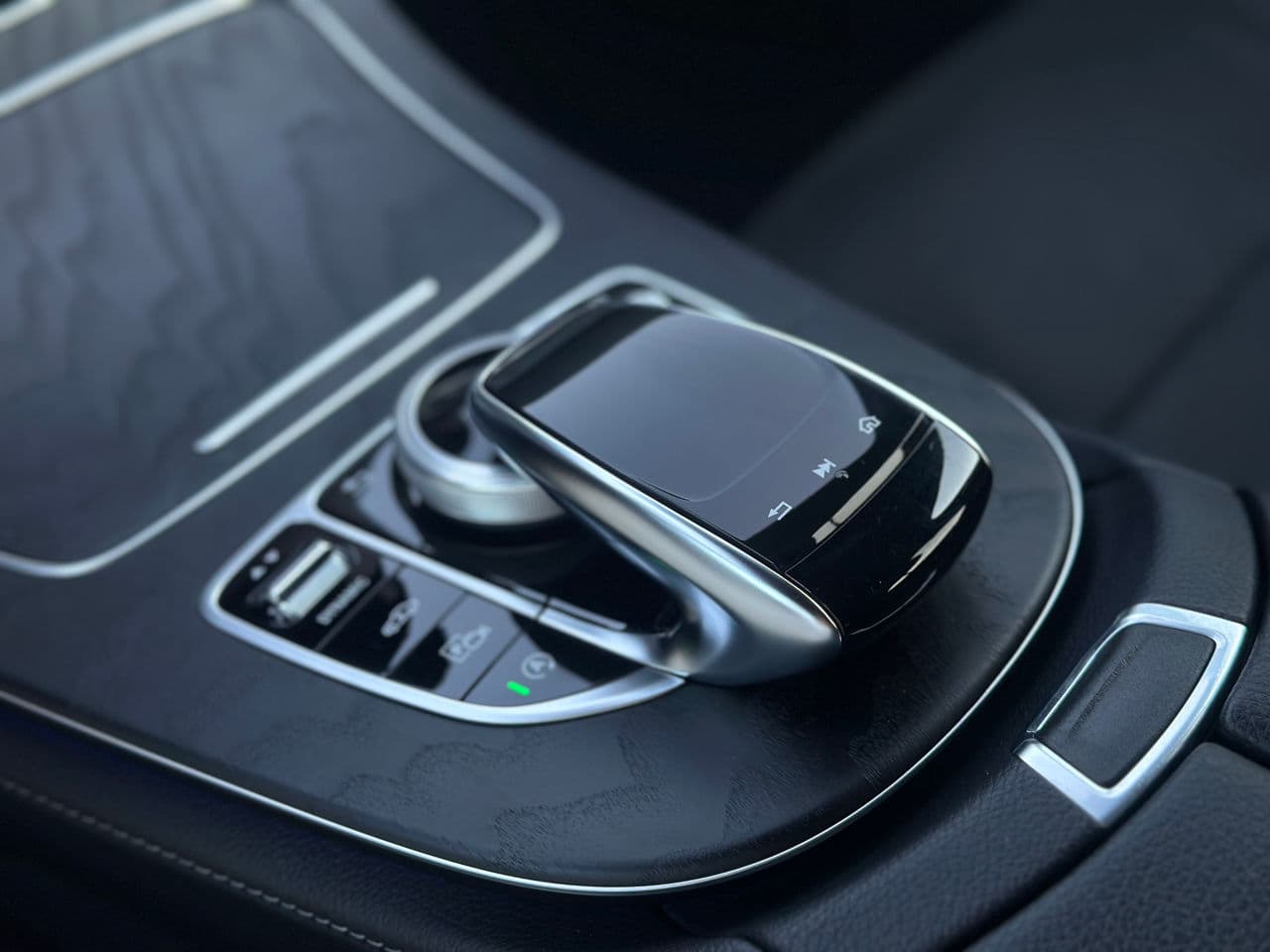 Mercedes E 220 2020 — Миниатюра 15