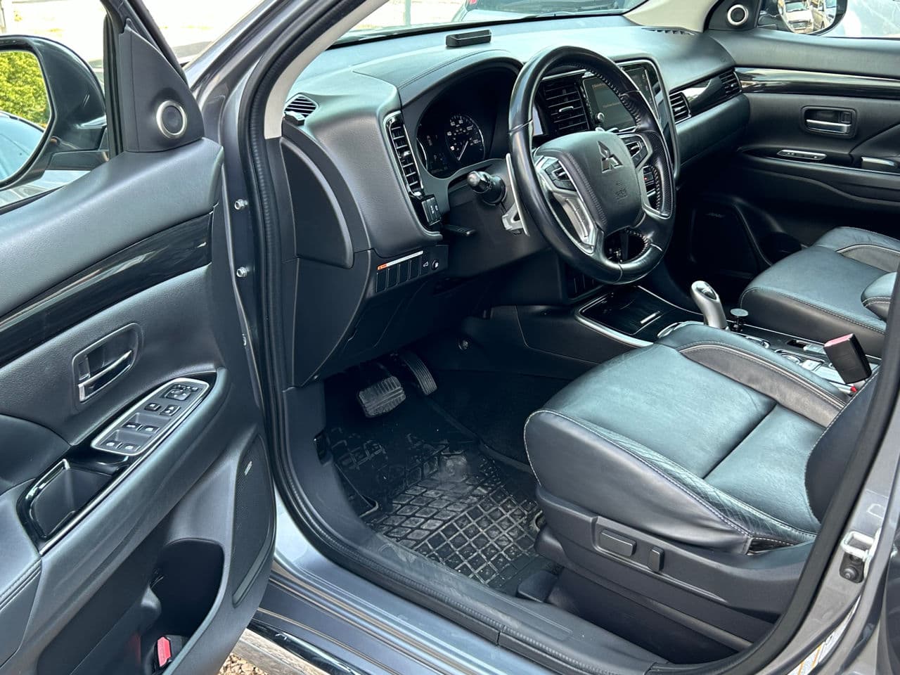 Mitsubishi Outlander 2017 — Миниатюра 7