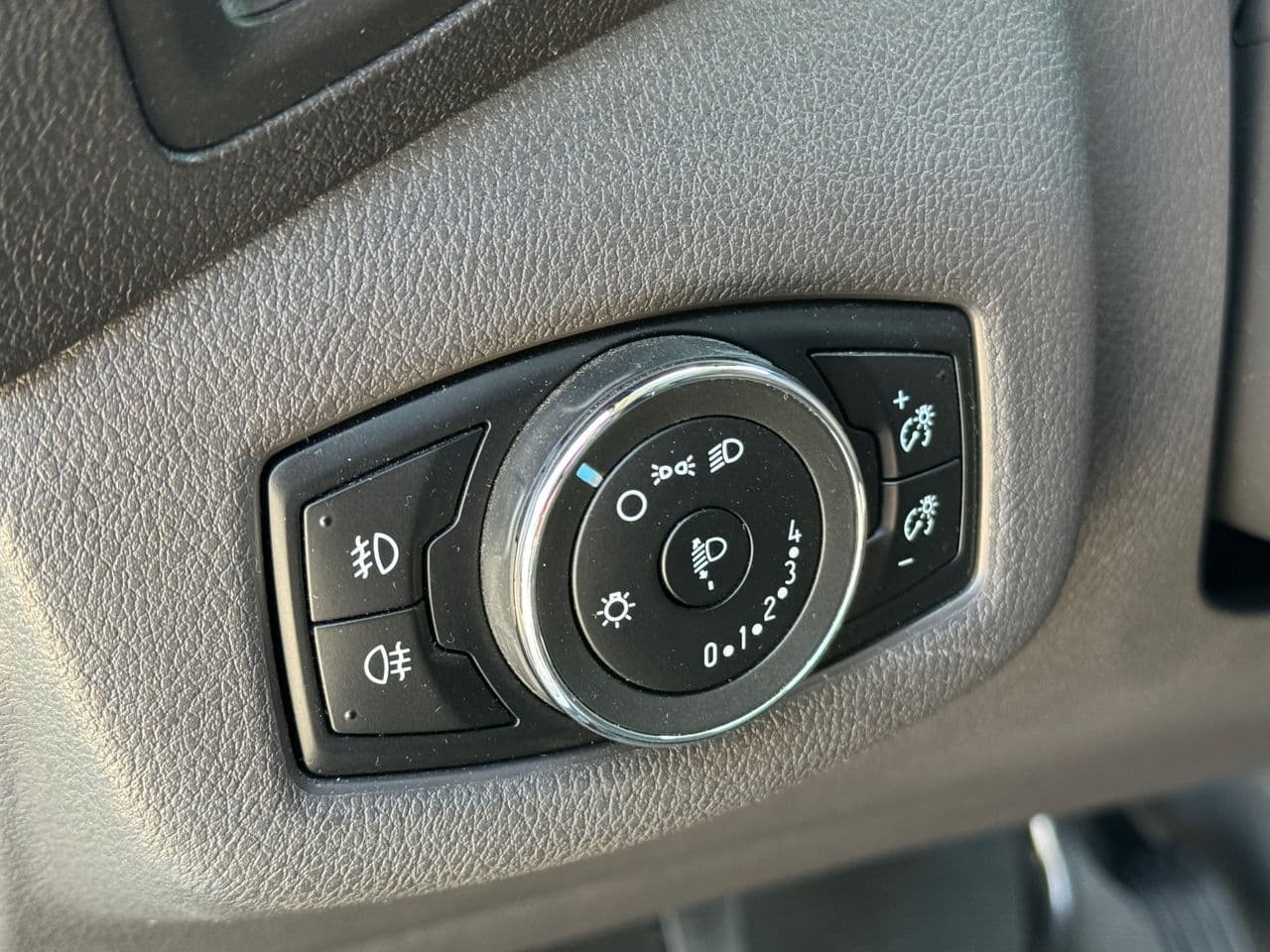 Ford Transit Connect 2015 — Миниатюра 13