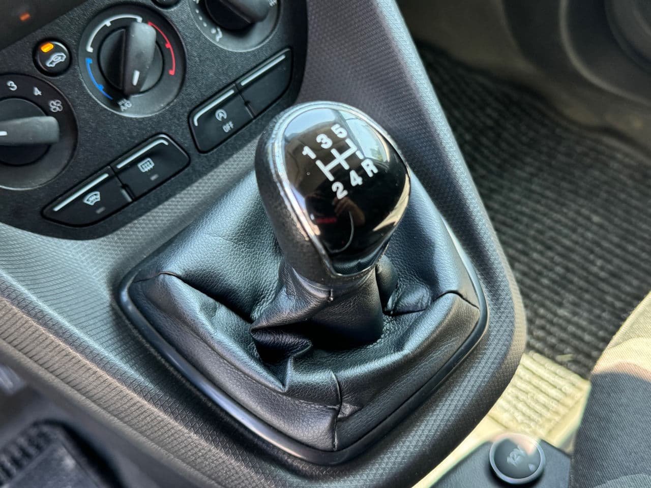 Ford Transit Connect 2015 — Миниатюра 10