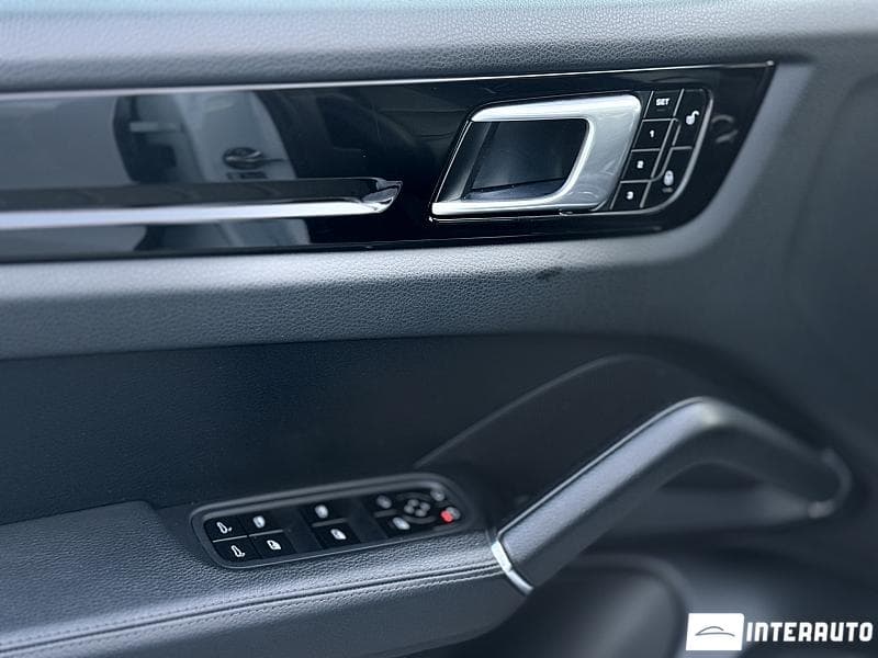 Porsche Cayenne 2018 — Миниатюра 8