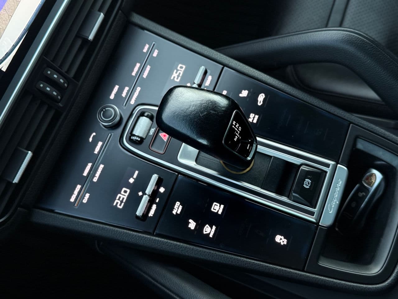 Porsche Cayenne 2018 — Миниатюра 18