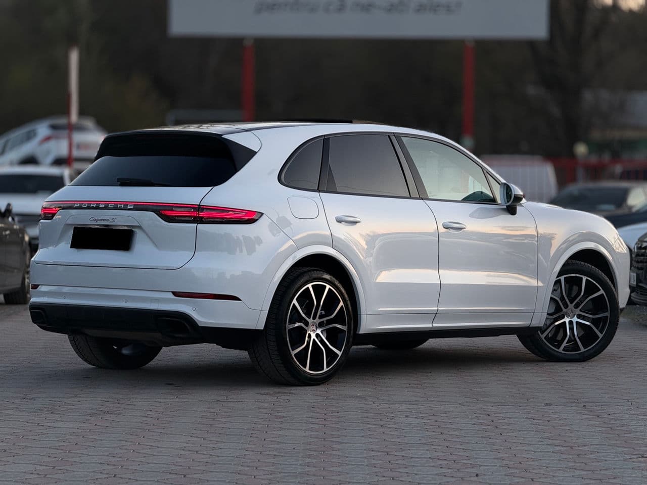 Porsche Cayenne 2018 — Миниатюра 2