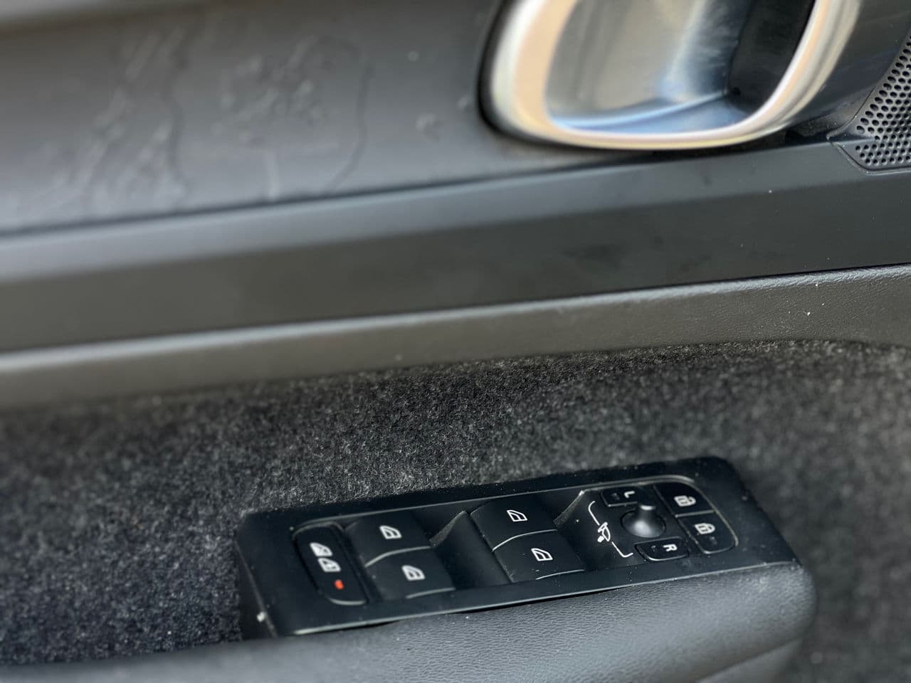 Volvo XC 40 2022 — Миниатюра 8