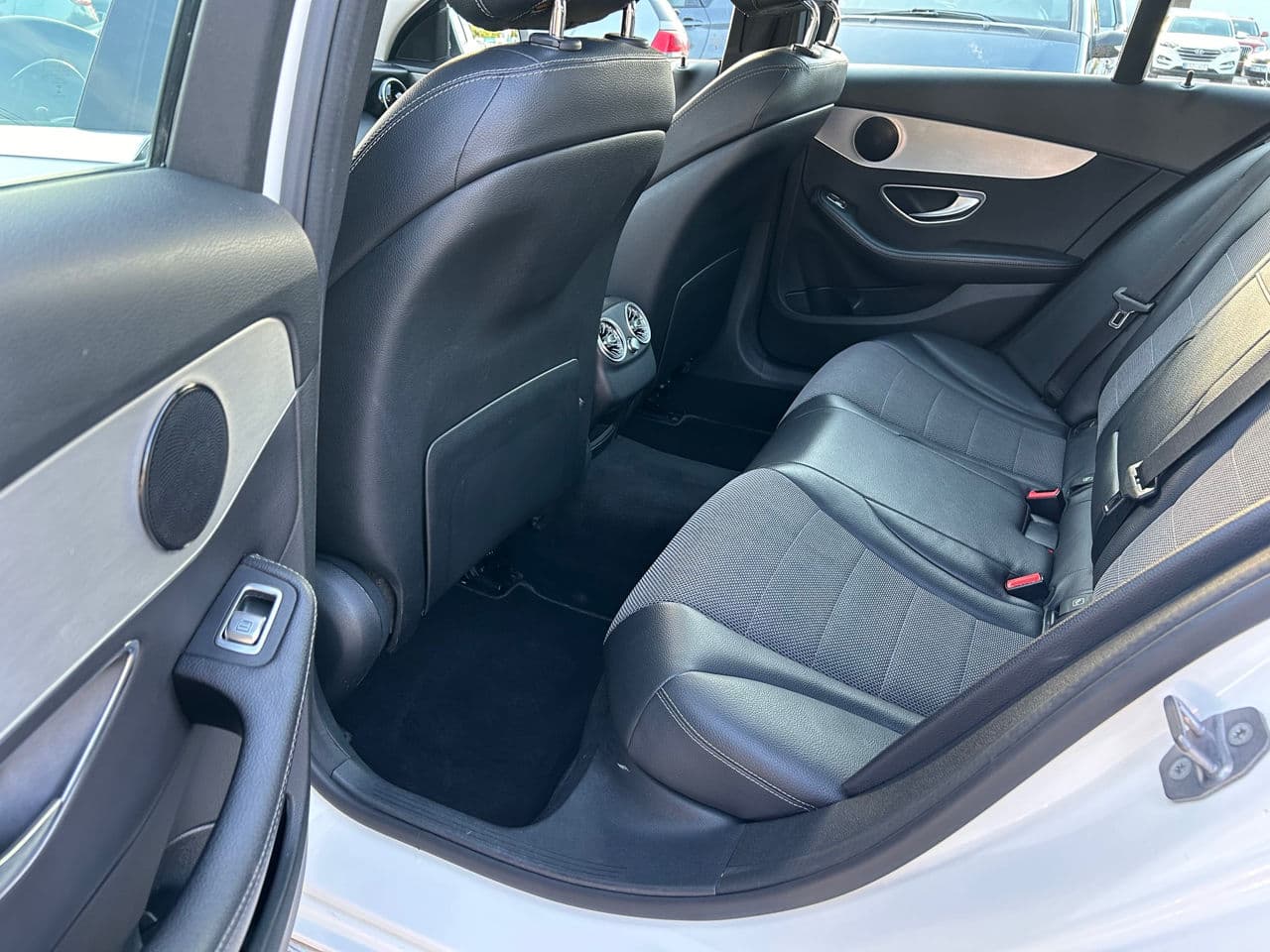 Mercedes C 350e 2018 — Миниатюра 17
