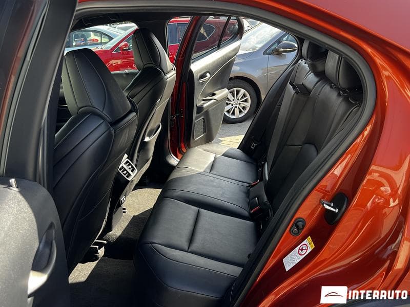 Lexus UX 200 2018 — Миниатюра 17
