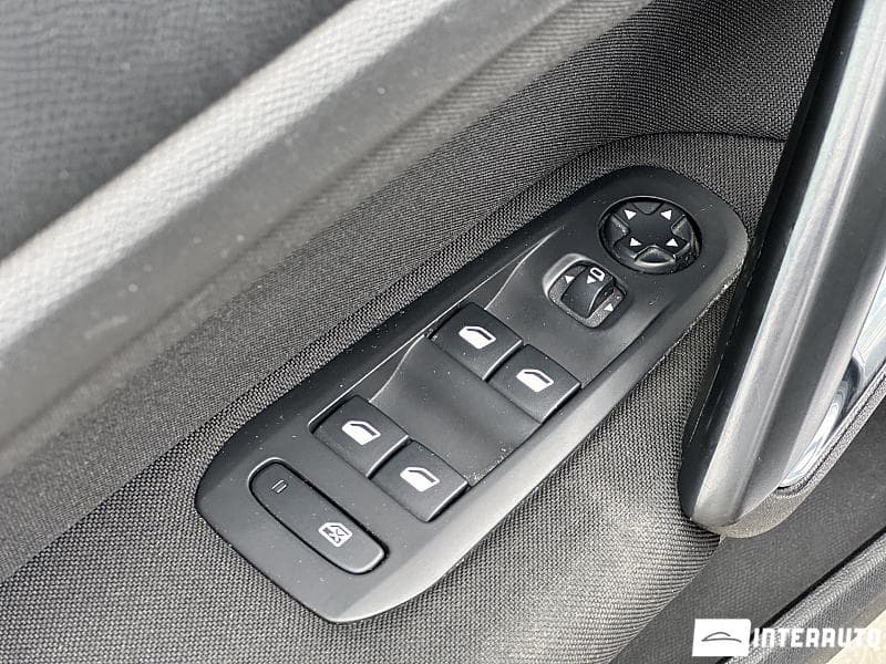 Peugeot 308 2019 — Миниатюра 17