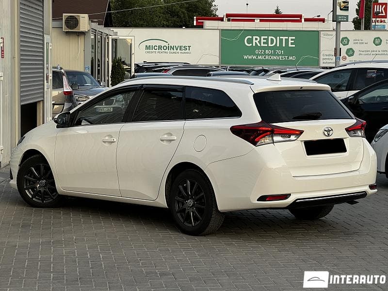 2016 Toyota Auris — Miniatură 2