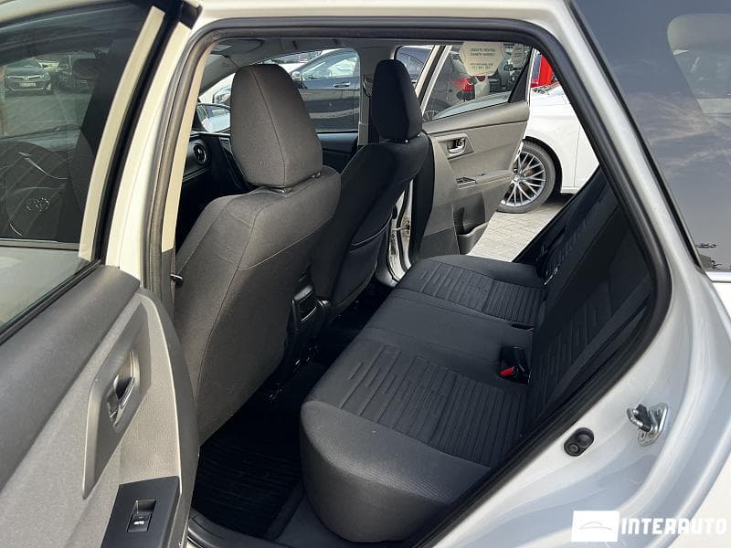 2016 Toyota Auris — Miniatură 8