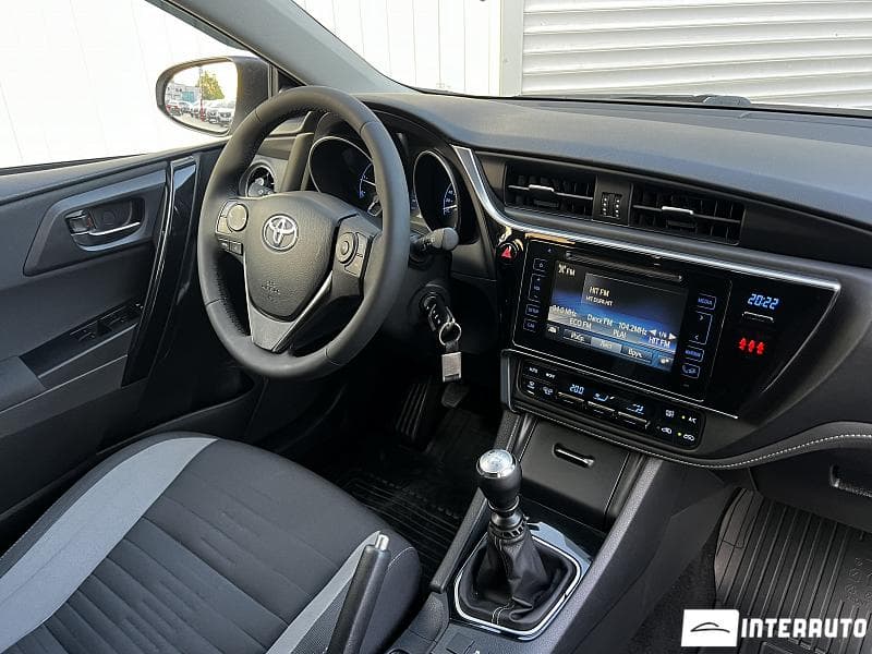 2016 Toyota Auris — Miniatură 6