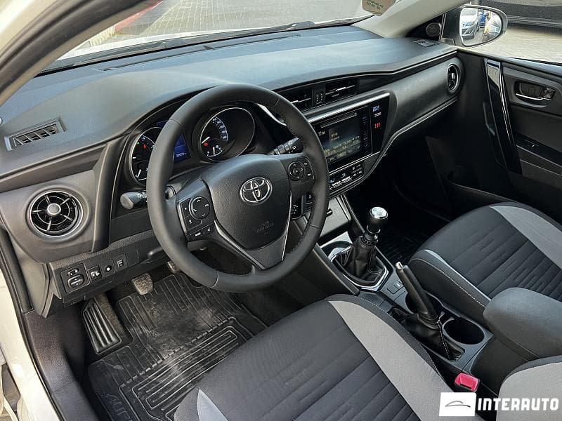 2016 Toyota Auris — Miniatură 5