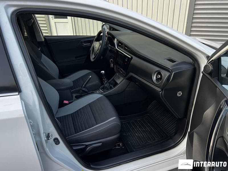 2016 Toyota Auris — Miniatură 7