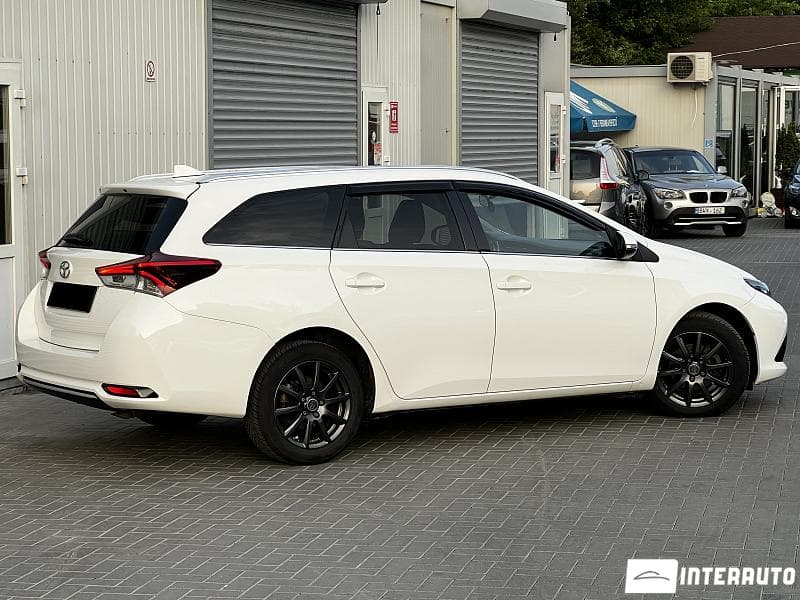 2016 Toyota Auris — Miniatură 4