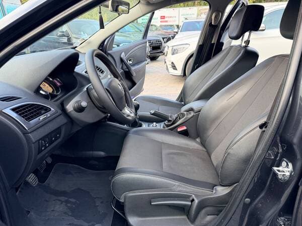 2015 Renault Megane — Miniatură 6