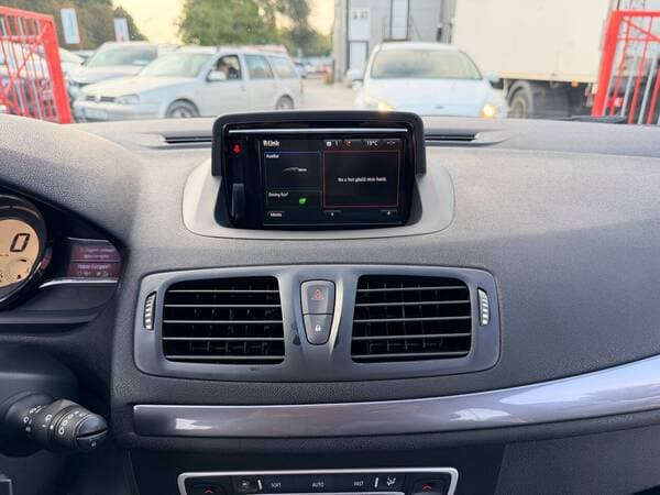 2015 Renault Megane — Miniatură 11