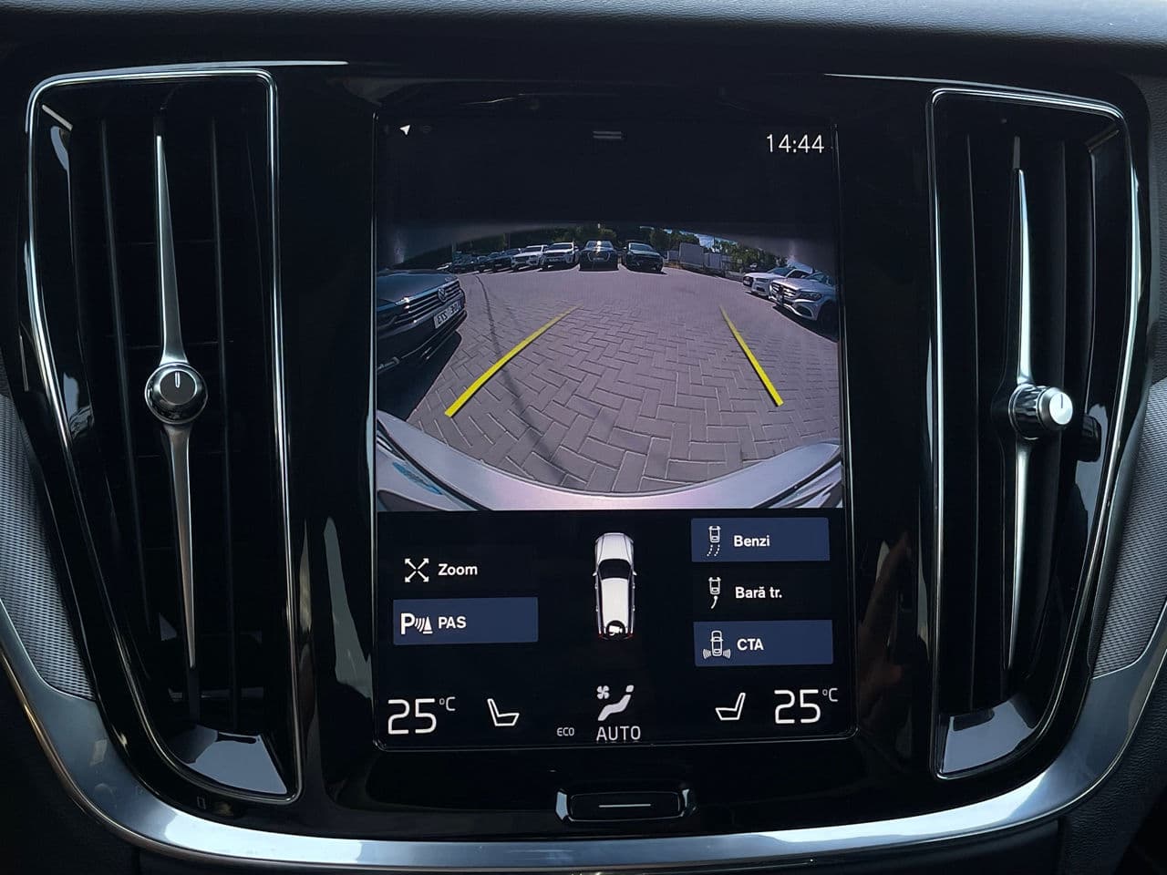 Volvo V 60 2020 — Миниатюра 22