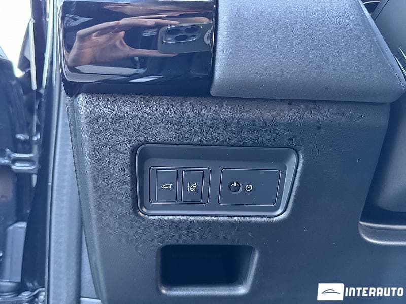 Land Rover Discovery 2017 — Миниатюра 21