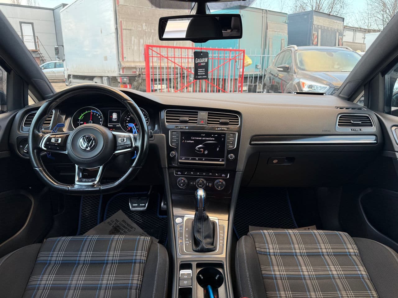 Volkswagen Golf GTE 2015 — Миниатюра 10