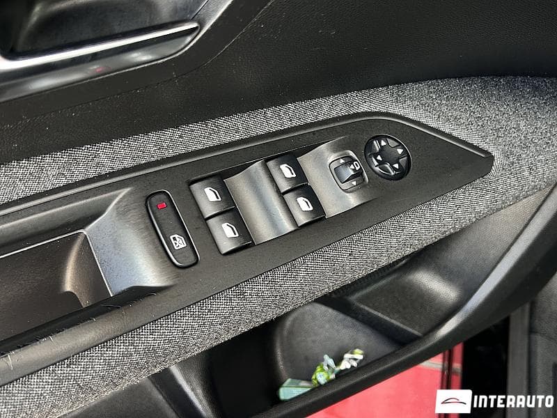 Peugeot 3008 2018 — Миниатюра 6