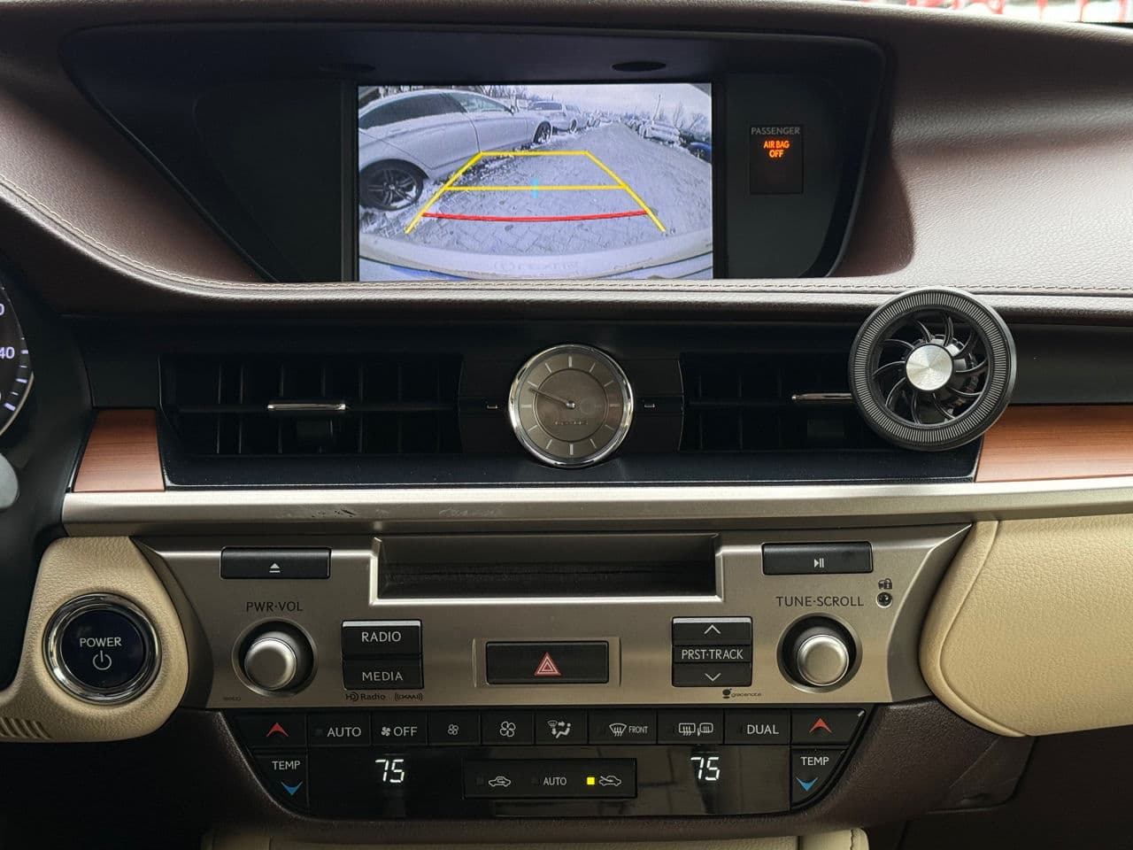 Lexus ES 300h 2016 — Миниатюра 11