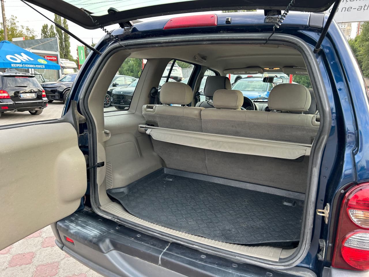 2005 Jeep Cherokee — Miniatură 16