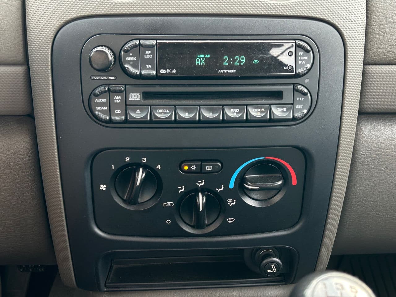 2005 Jeep Cherokee — Miniatură 9