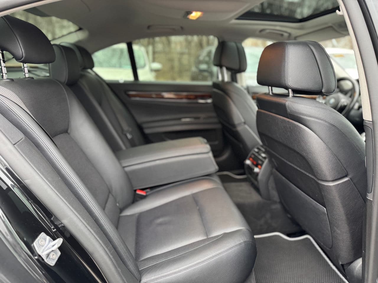 BMW 730 2014 — Миниатюра 23