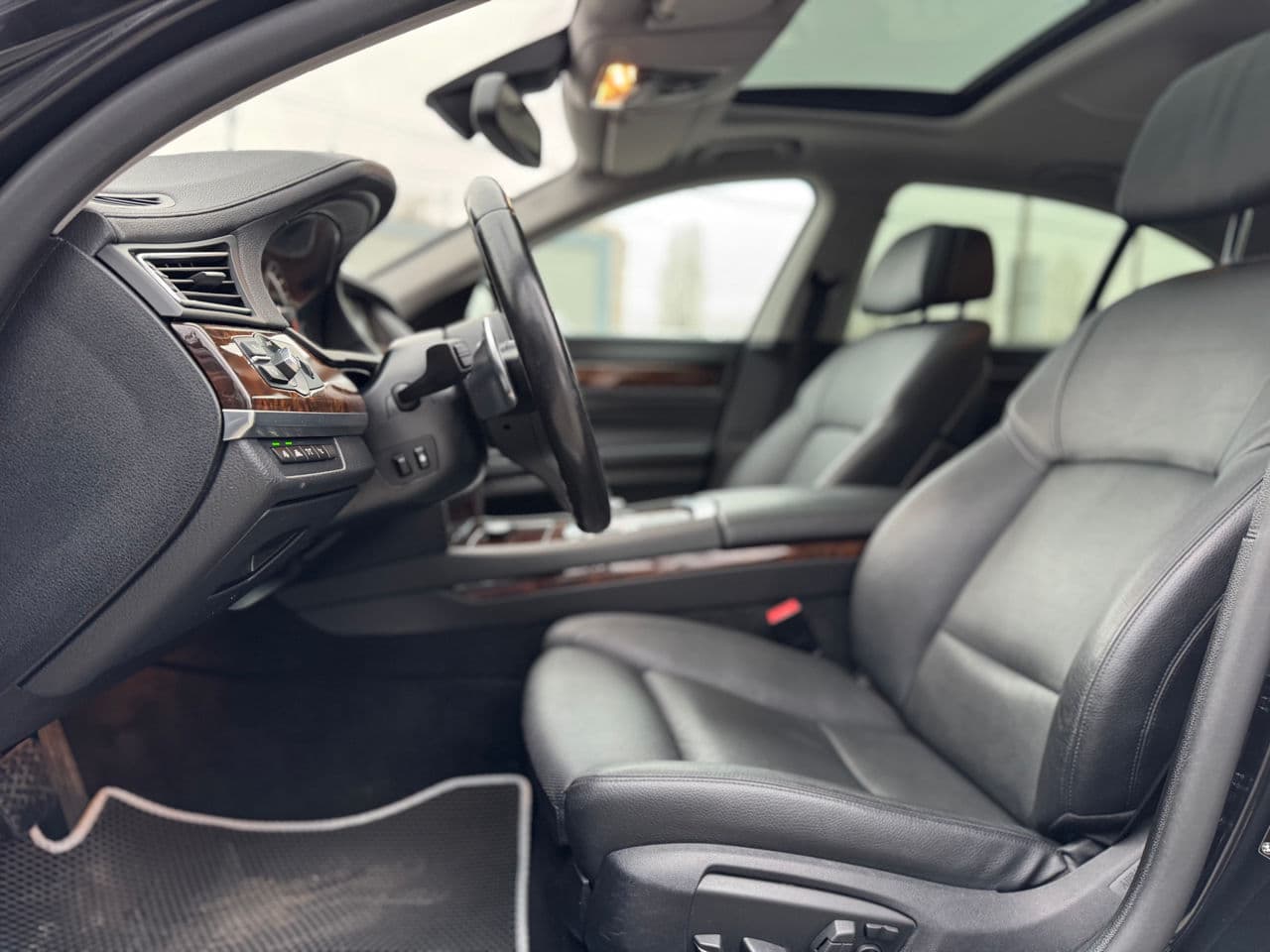 BMW 730 2014 — Миниатюра 10
