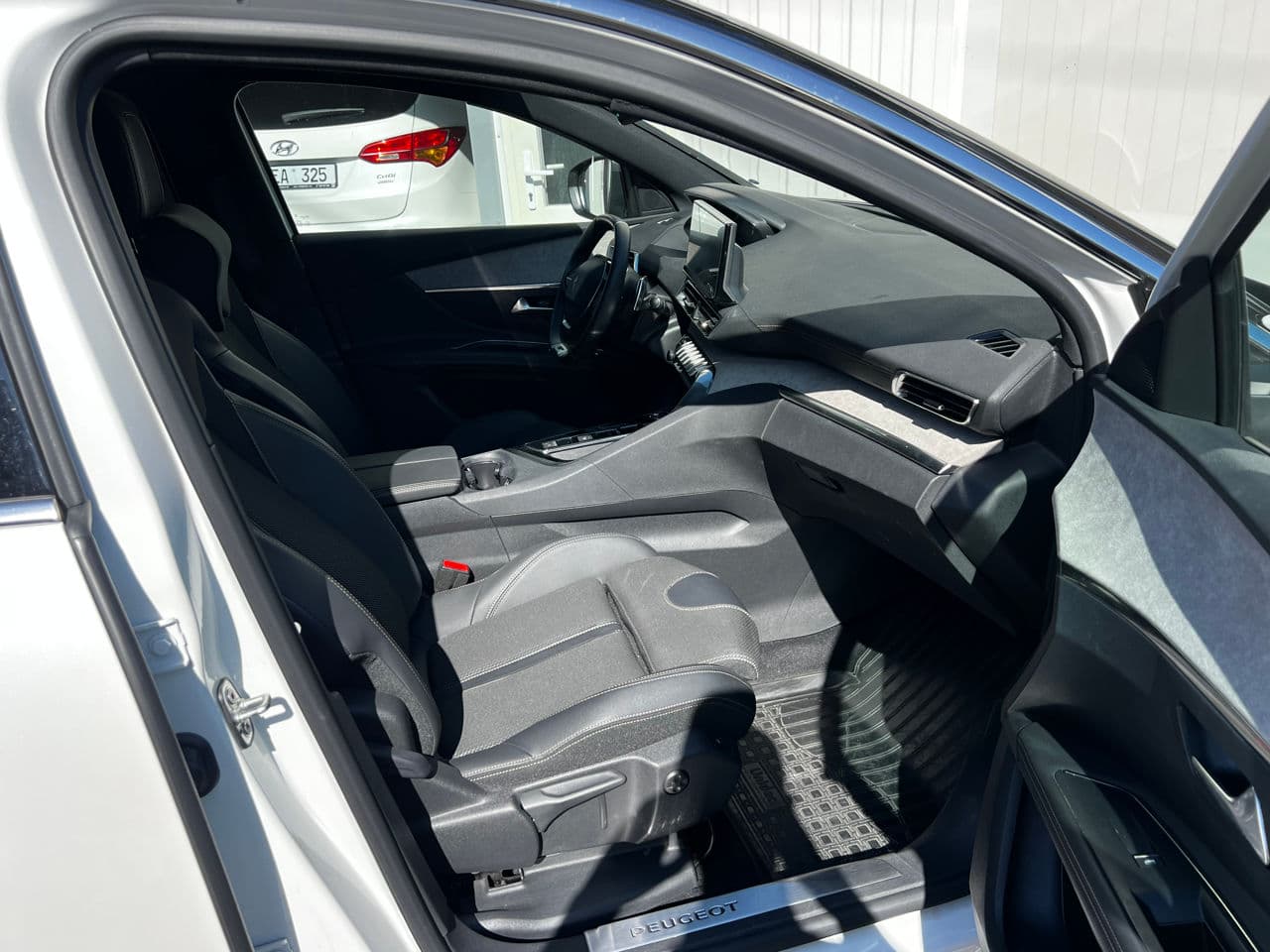 Peugeot 3008 2023 — Миниатюра 5