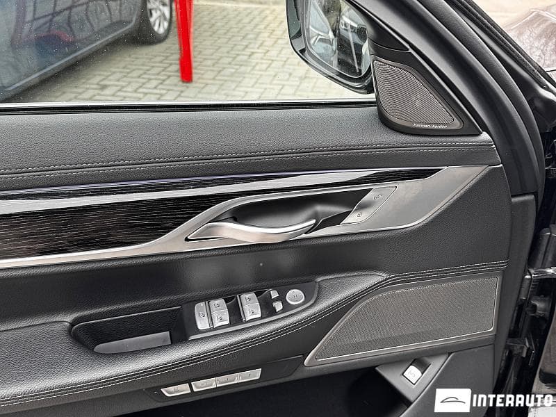 BMW 740e 2017 — Миниатюра 15