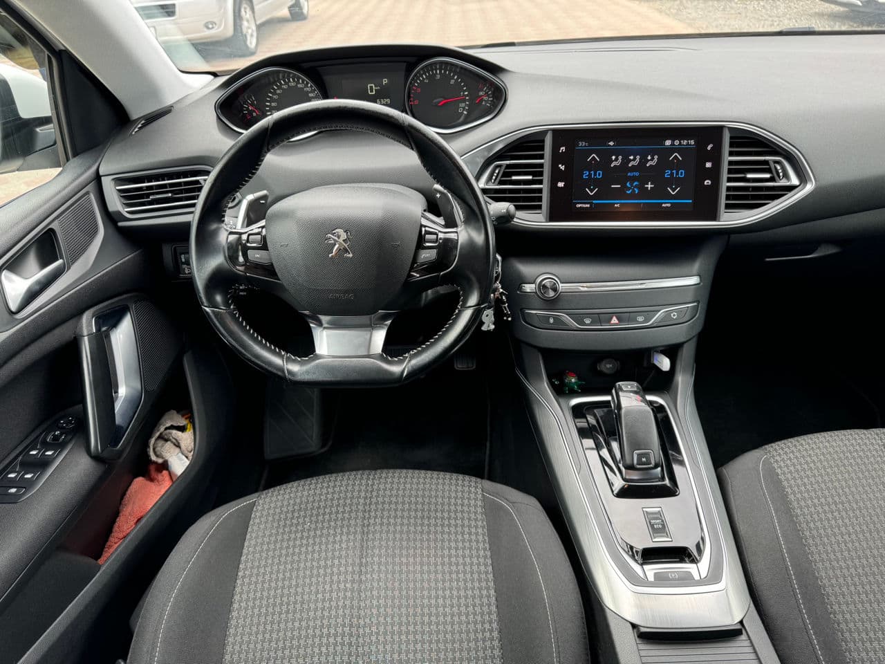 Peugeot 308 2018 — Миниатюра 9