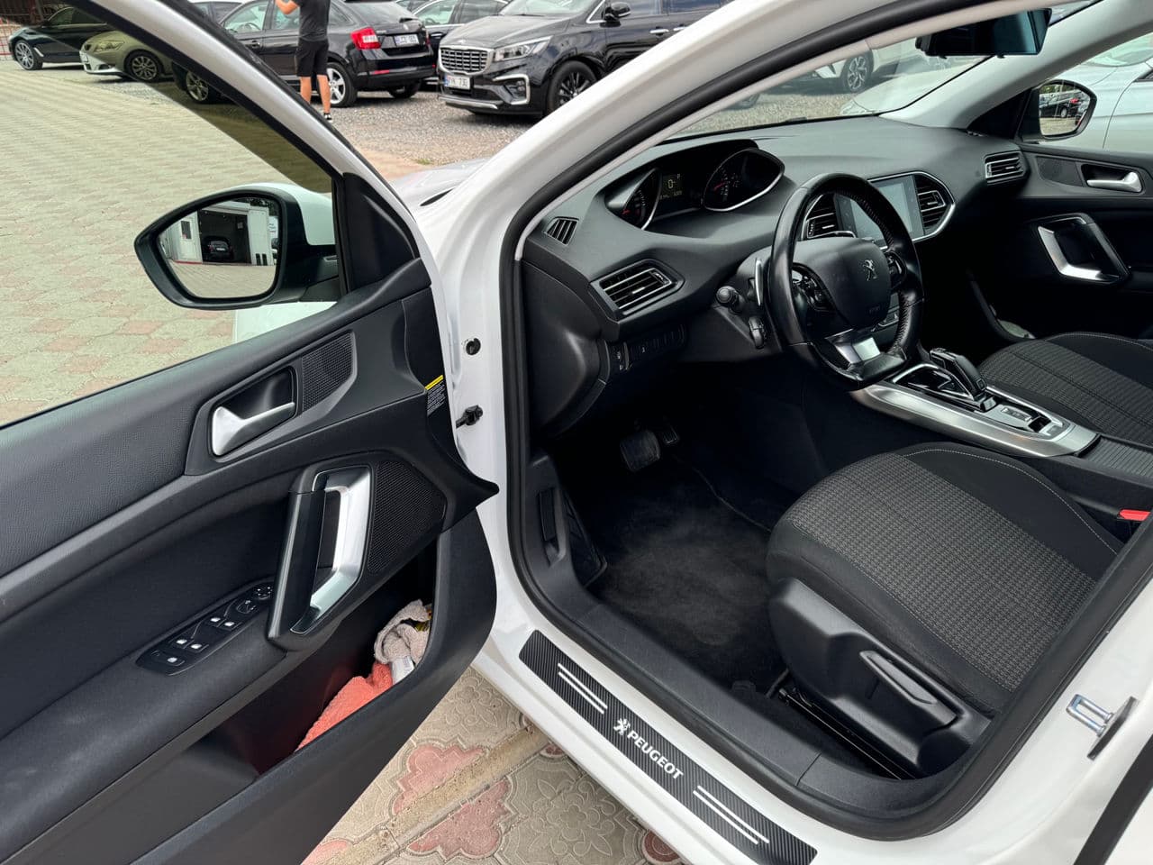 Peugeot 308 2018 — Миниатюра 5