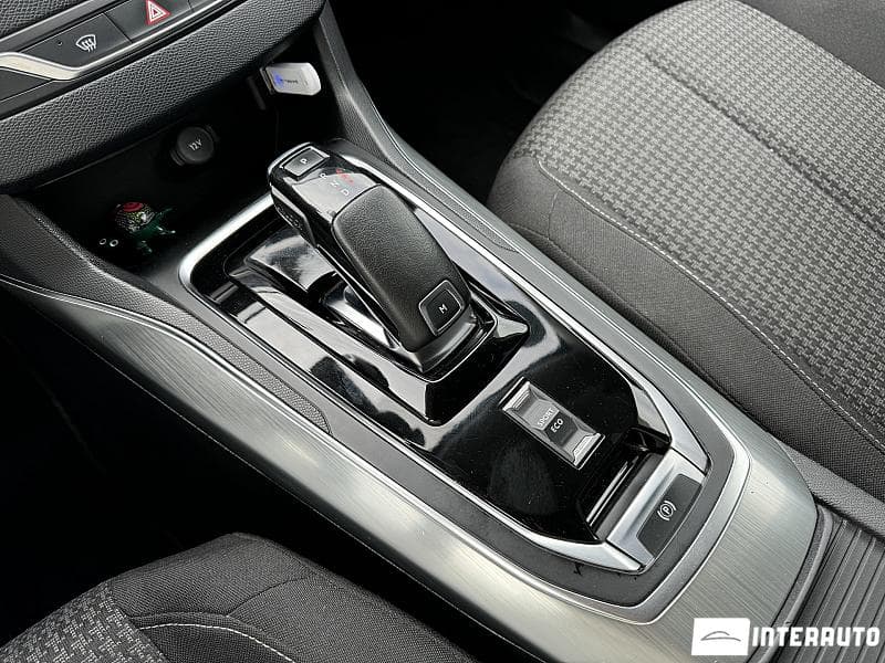 Peugeot 308 2018 — Миниатюра 14